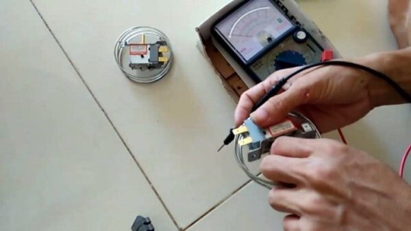 Bộ điều chỉnh nhiệt độ cũng có thể khiến máy lạnh không tắt được