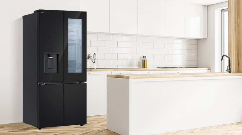 Thiết kế tủ lạnh LG LFD61BLGAI mặt tráng gương sang trọng
